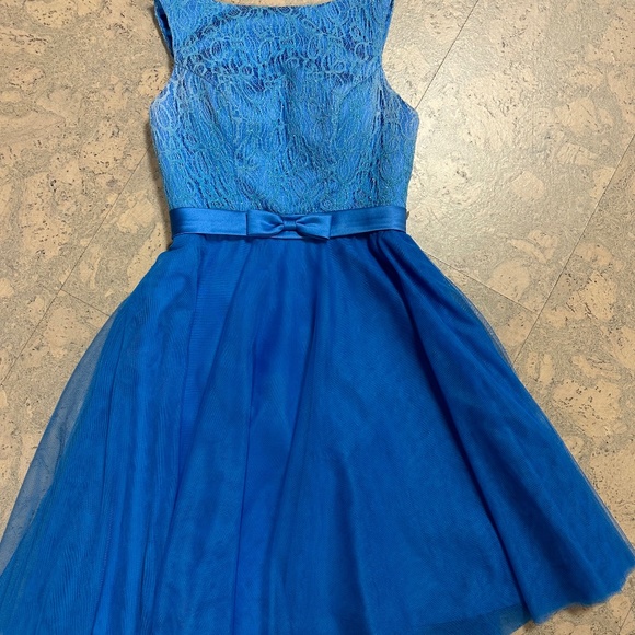 Formal 8-grade Graduation A-Line Lace Chiffon Knee-Length Dress Royal Blue - Picture 8 of 9